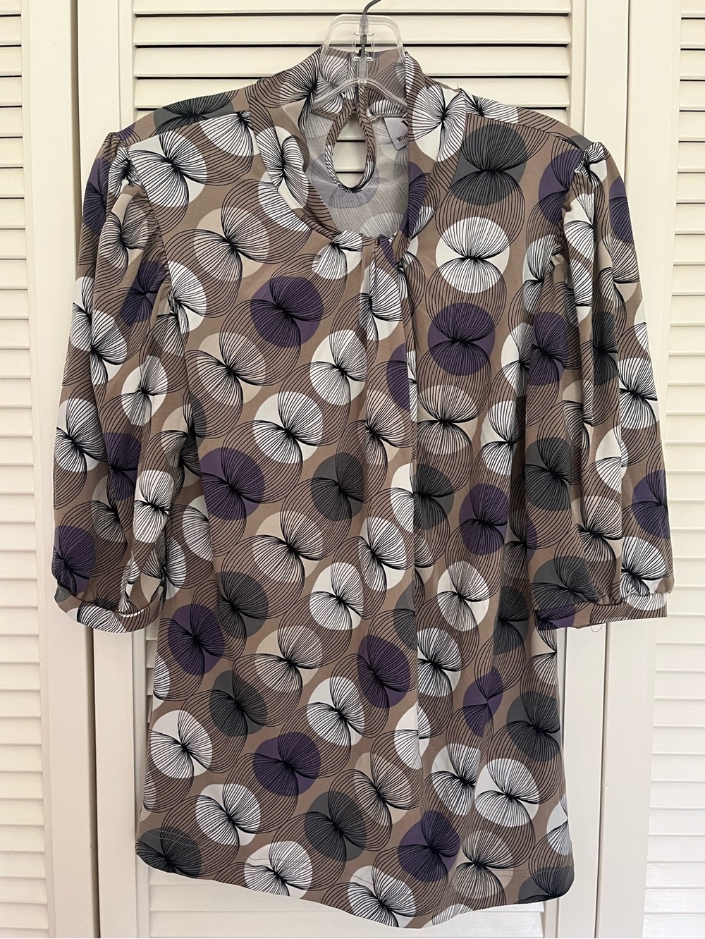 Worthington key hole neck business blouse